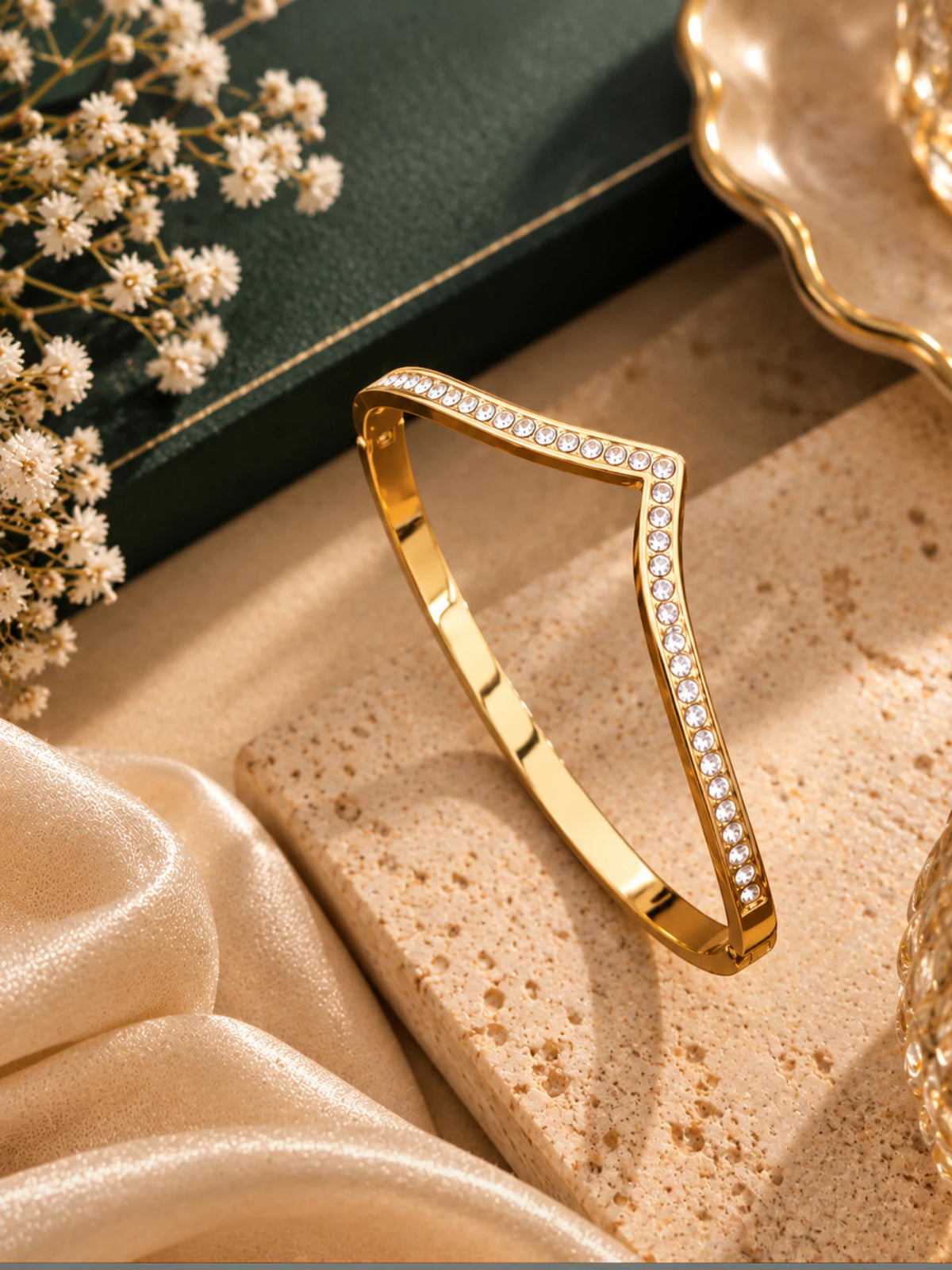 Crystal Edge Gold Bracelet – 2.6 & 2.8